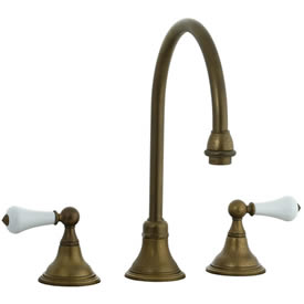 Cifial 272.230.V05 - Asbury Porcelain Lever Kitchen Widespread Faucet without spray - Aged Brass